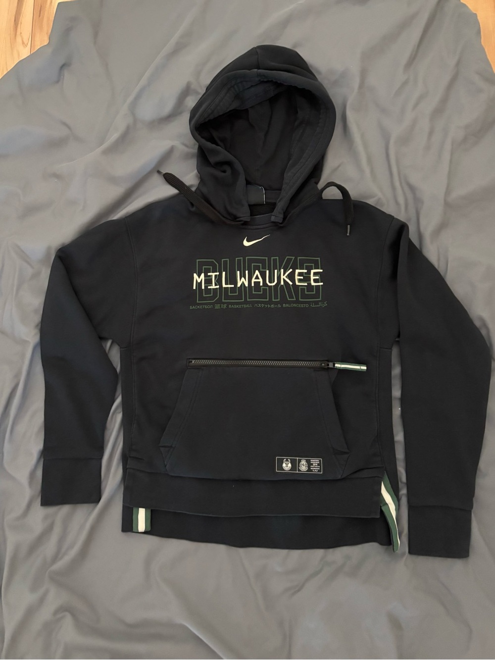 Nike Milwaukee Bucks NBA courtside standard issue performance hoodie - Picture 1 of 3